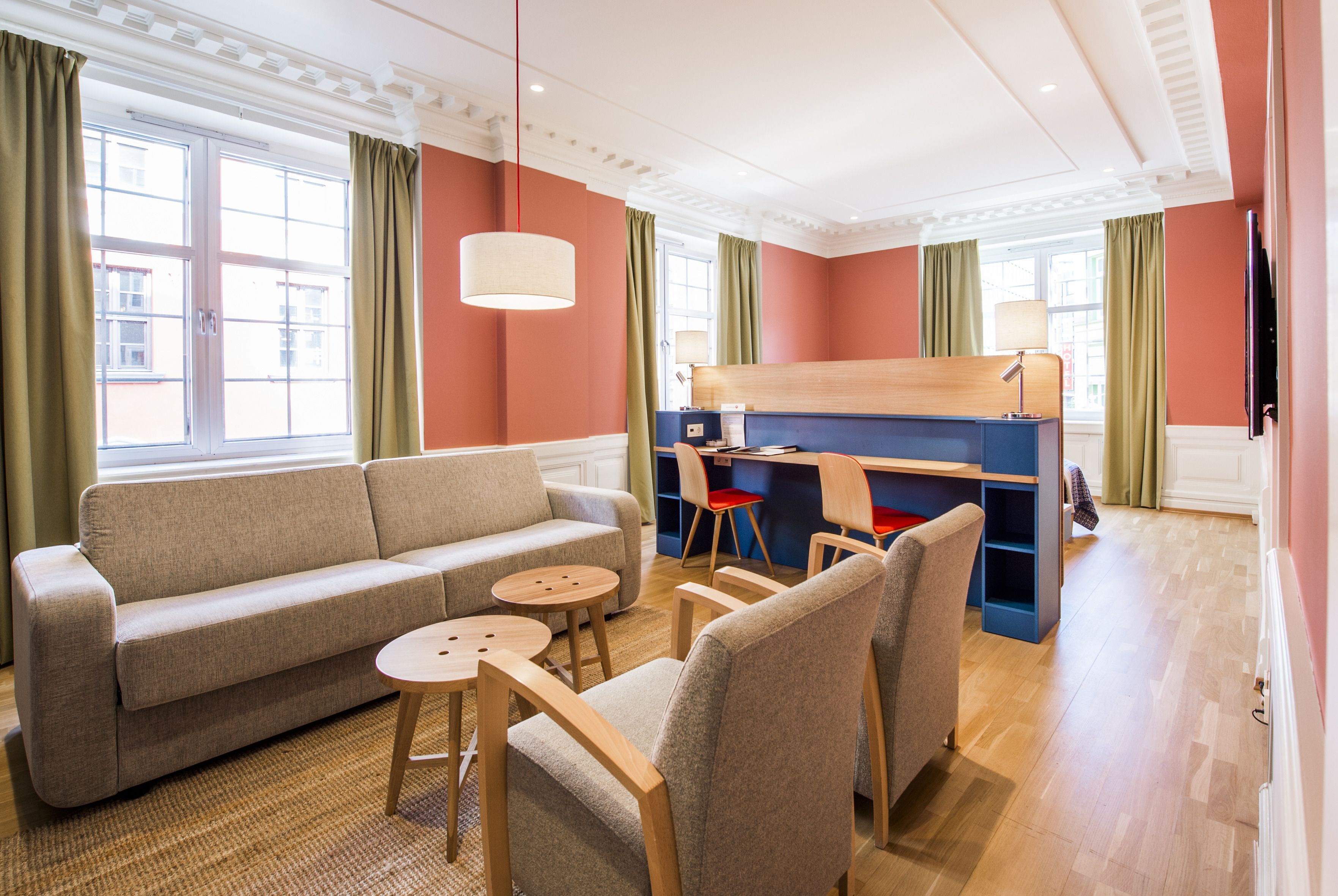 junior suite | living area | flat-screen tv