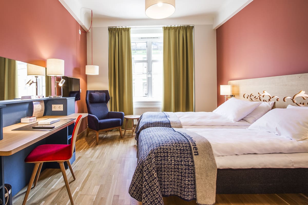 Pillowtop beds, in-room safe, desk, blackout drapes