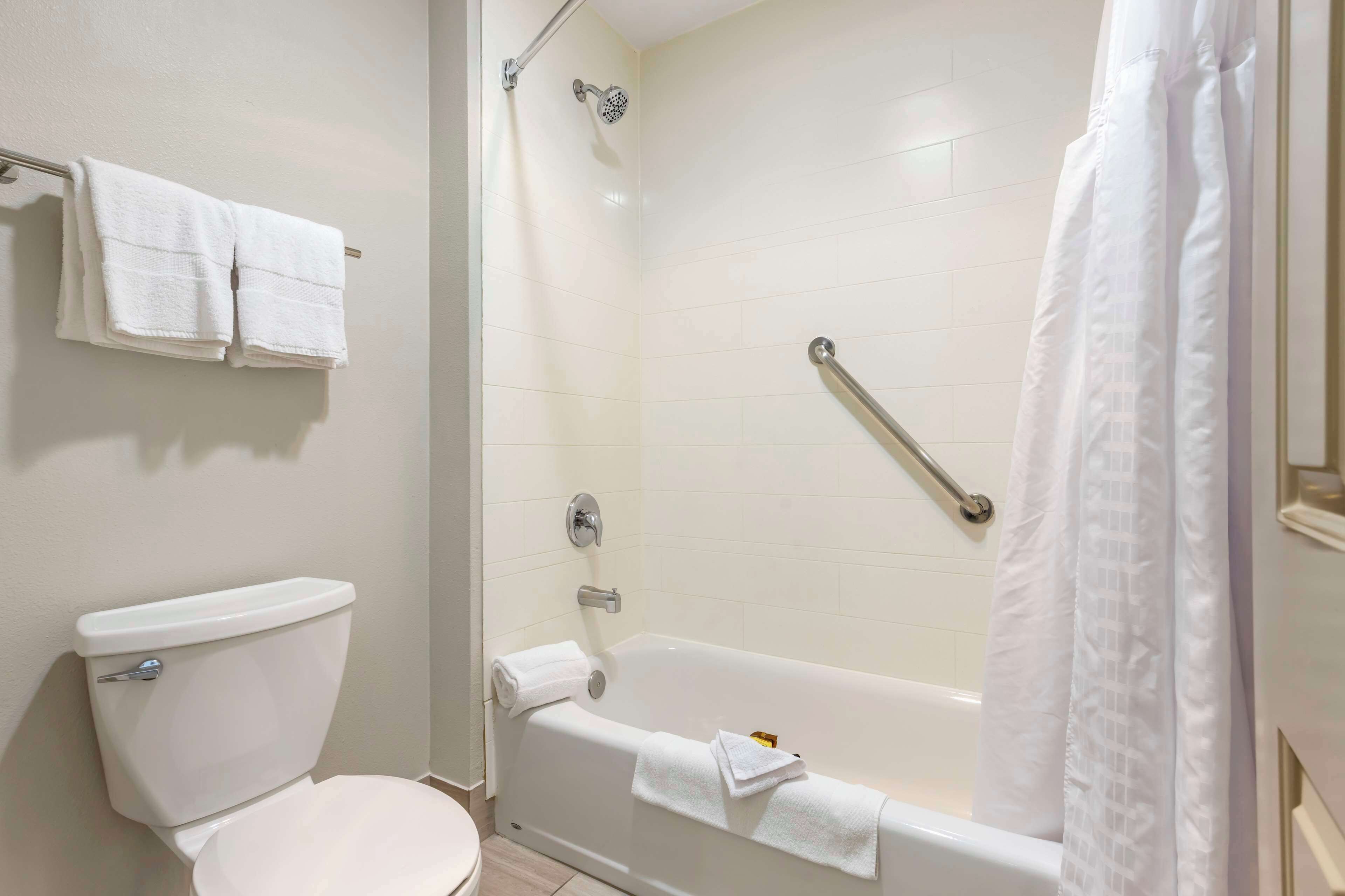 standard room, 2 queen beds, non smoking, refrigerator & microwave | bathroom | combined shower/bathtub, eco-friendly toiletries, hair dryer, towels