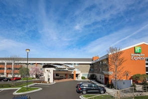 A Holiday Inn Express building with a parking lot and a clear sky. - Holiday Inn Express Milwaukee-West Medical Center by IHG (Milwaukee)