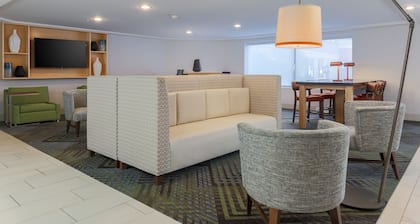 Holiday Inn Express Milwaukee-West Medical Center by IHG