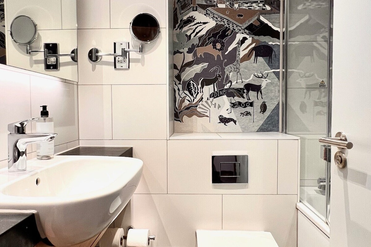 1 bedroom, in-room safe, desk, iron/ironing board