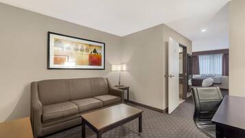 Suite, 1 King Bed, Non Smoking, Kitchen (with Sofabed, Full Kitchen) | Premium bedding, pillow-top beds, in-room safe, desk