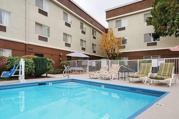 Alberca al aire libre por temporada