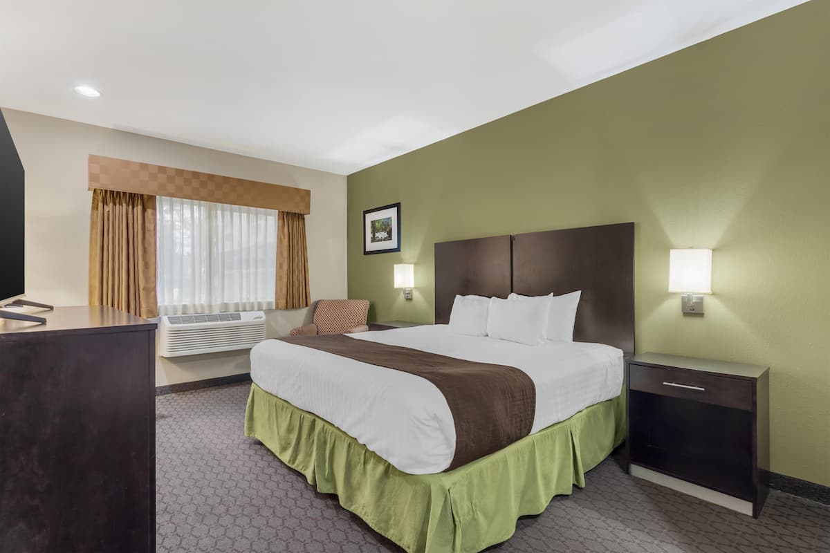 Premium bedding, pillowtop beds, in-room safe, desk