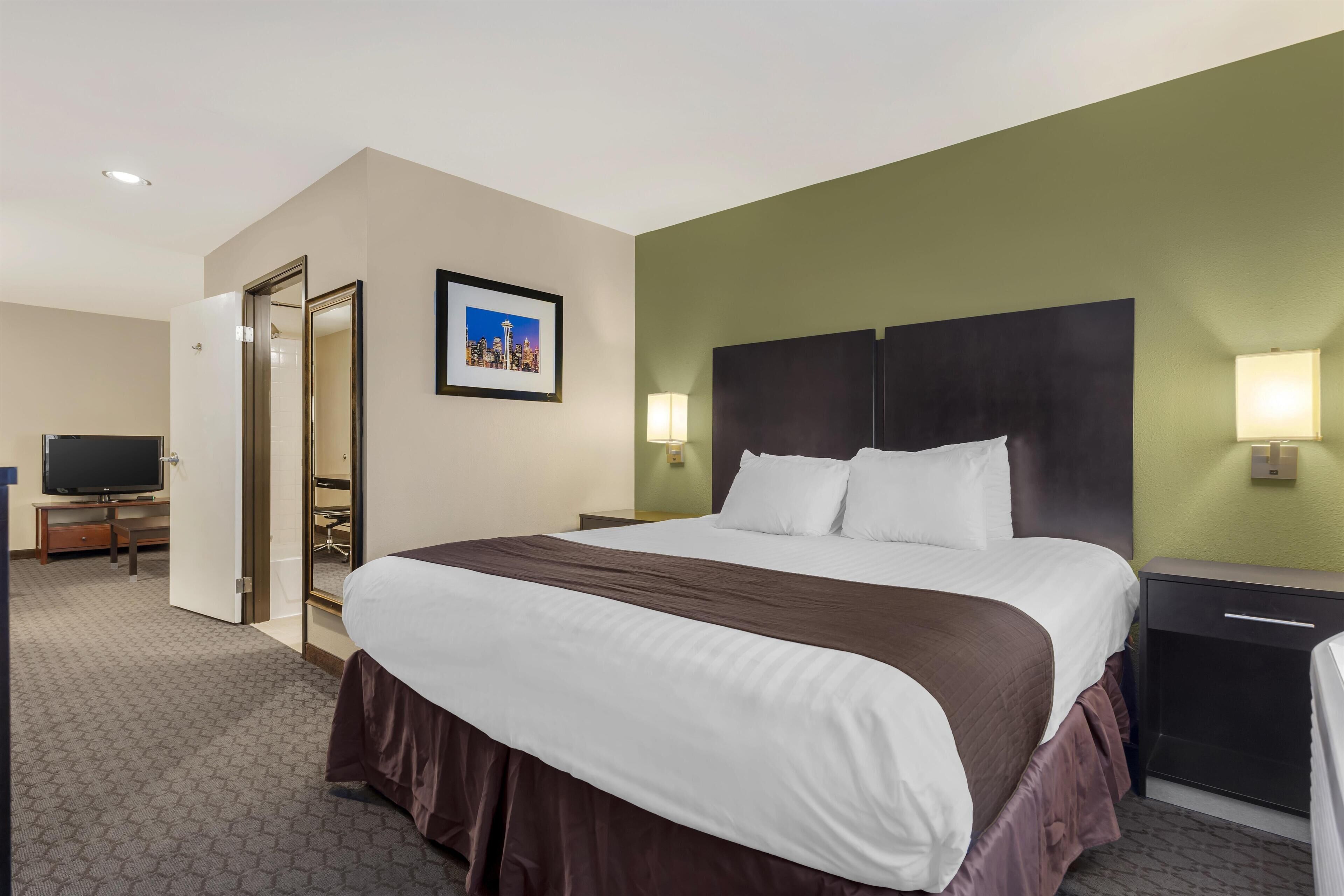 Premium bedding, pillowtop beds, in-room safe, desk