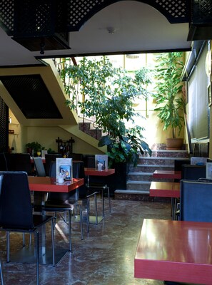 Daily continental breakfast (EUR 7.50 per person)