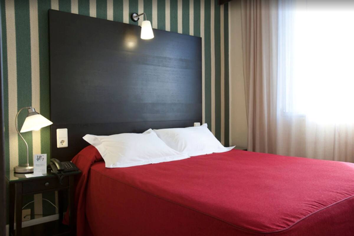 Free minibar items, in-room safe, desk, soundproofing