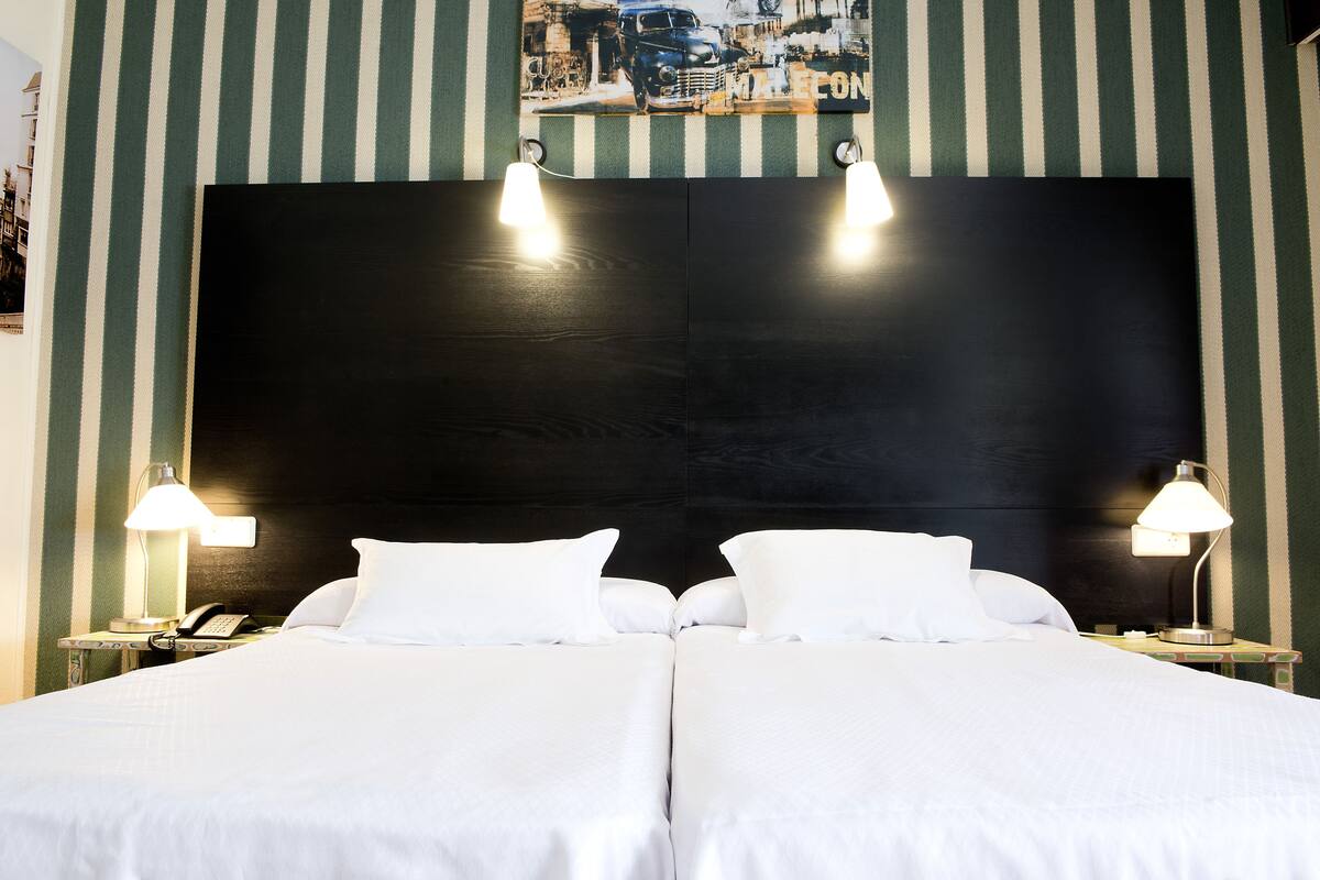 Standard Twin Room | Free minibar items, in-room safe, desk, soundproofing