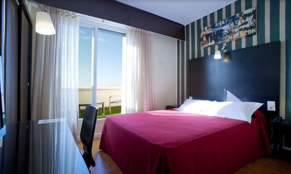 Double or Twin Room, Terrace | Free minibar items, in-room safe, desk, soundproofing