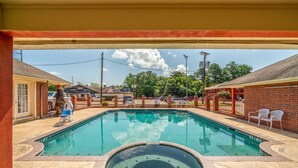 A swimming pool with a hot tub, surrounded by a brick wall and a wooden deck. - Best Western Inn Of Jasper (Jasper)