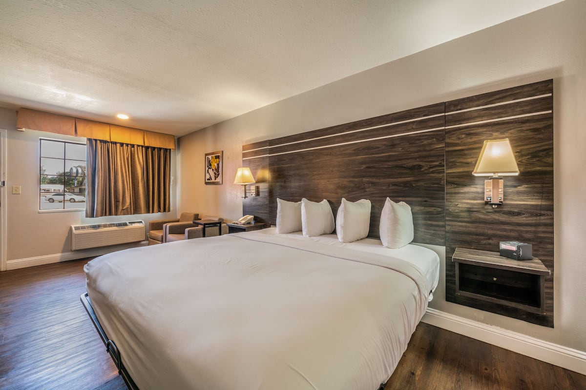Pillow-top beds, desk, iron/ironing board, free WiFi