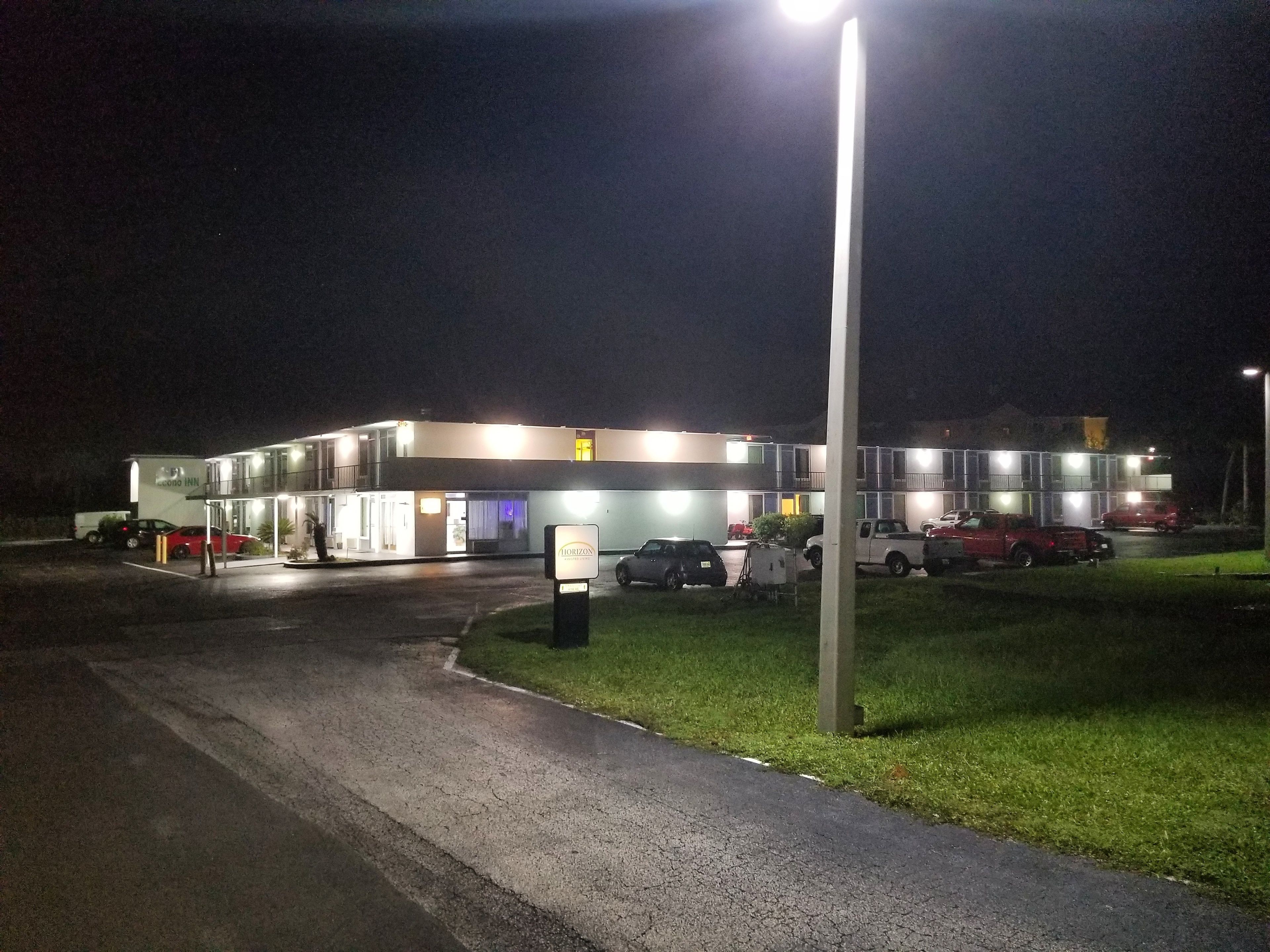 ด้านหน้าที่พัก - ตอนเย็น/กลางคืน