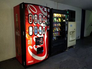 Vending machine - Econo Inn (Ormond Beach)