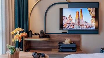 Superior-Einzelzimmer (French bed) | Daunenbettdecken, Minibar, Zimmersafe, Schreibtisch