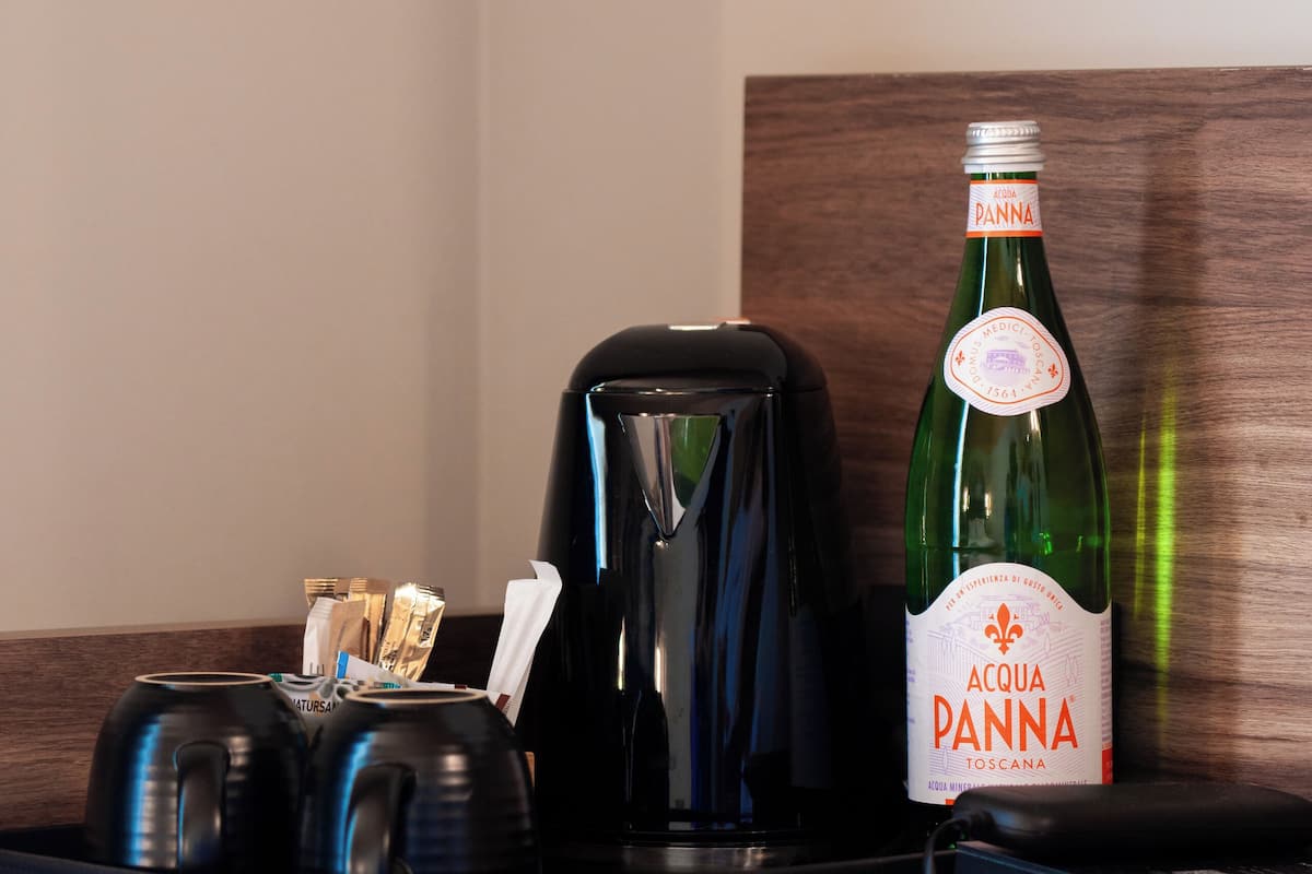 Chăn bông, minibar, két bảo mật tại phòng, bàn