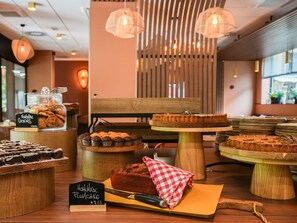 Daily buffet breakfast for a fee - Mercure Bologna Centro (Bologna)