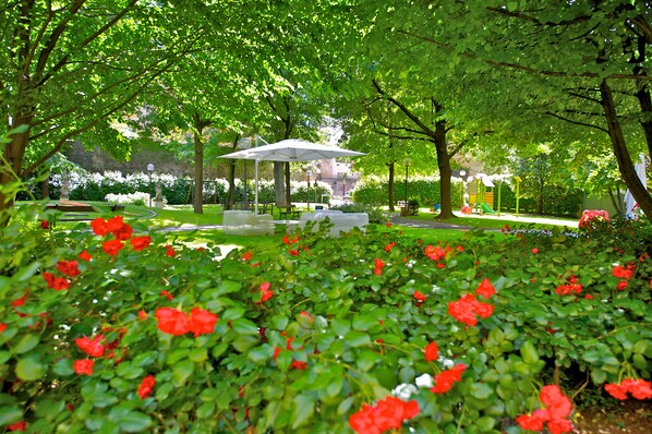 Children's play area - outdoor