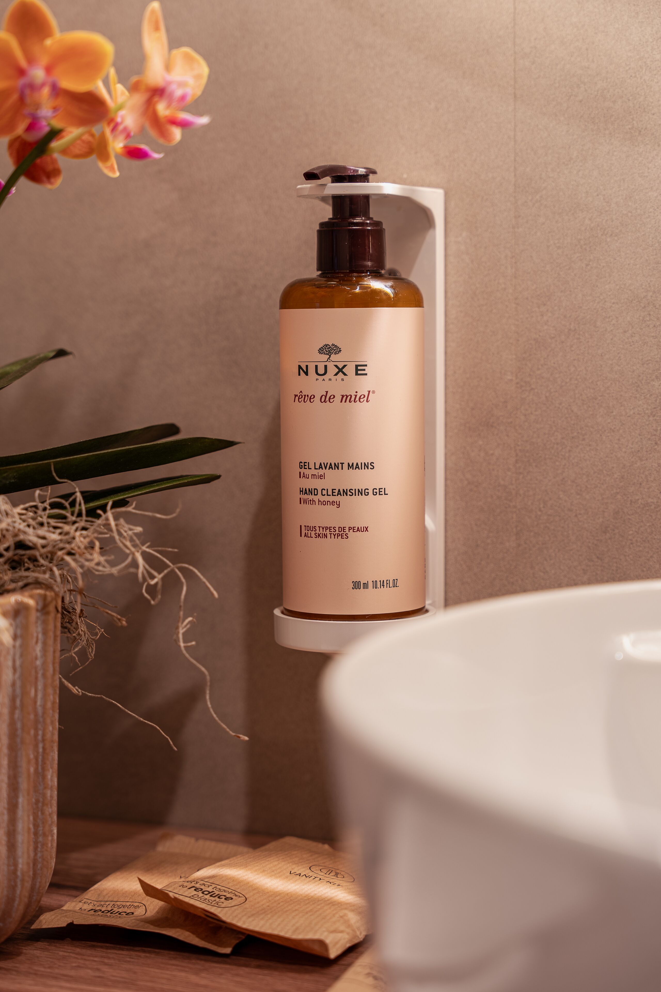 Eco-friendly toiletries, hair dryer, bidet, towels