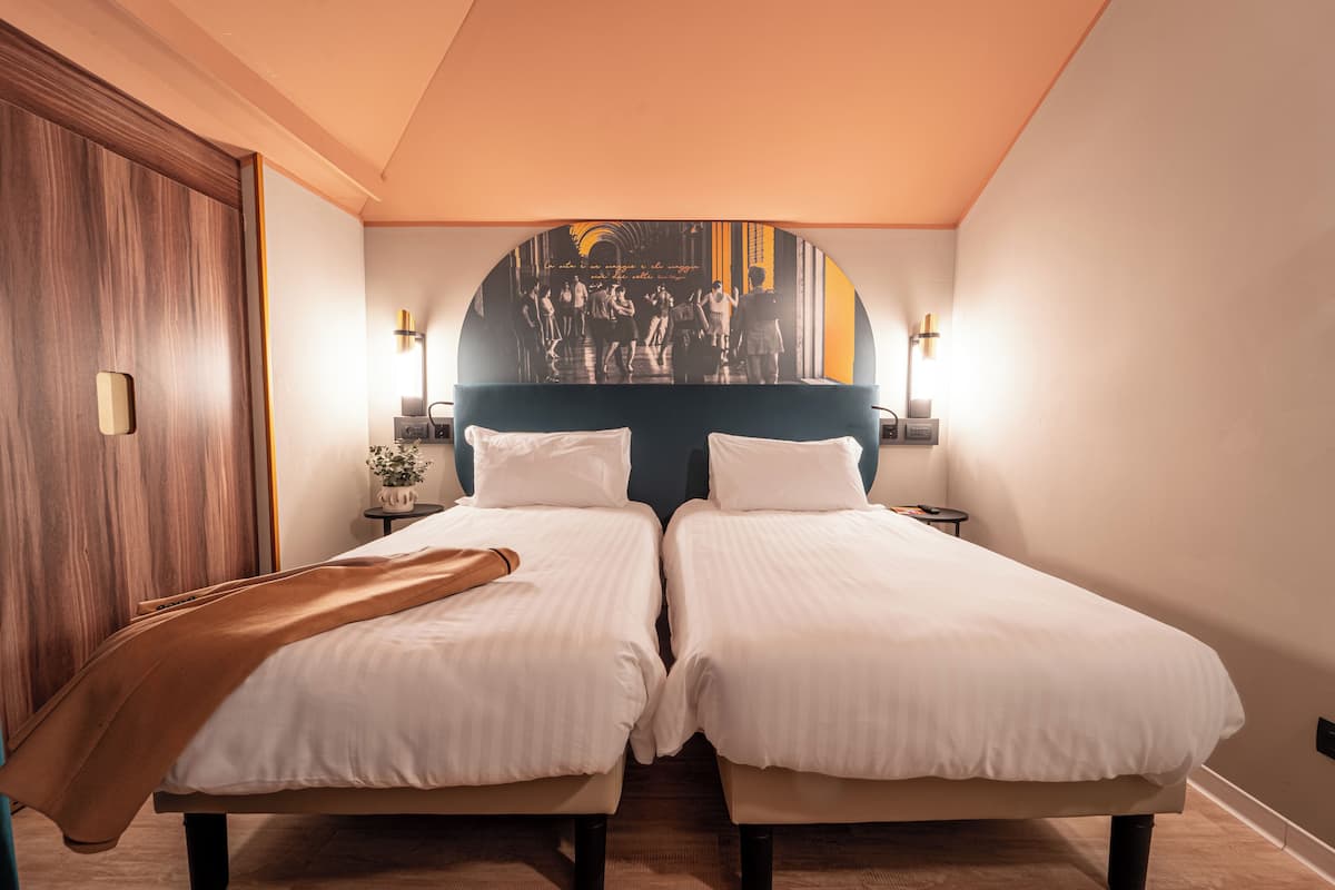 Phòng 2 giường đơn Superior, 2 giường đơn (Renovated) | Chăn bông, minibar, két bảo mật tại phòng, bàn