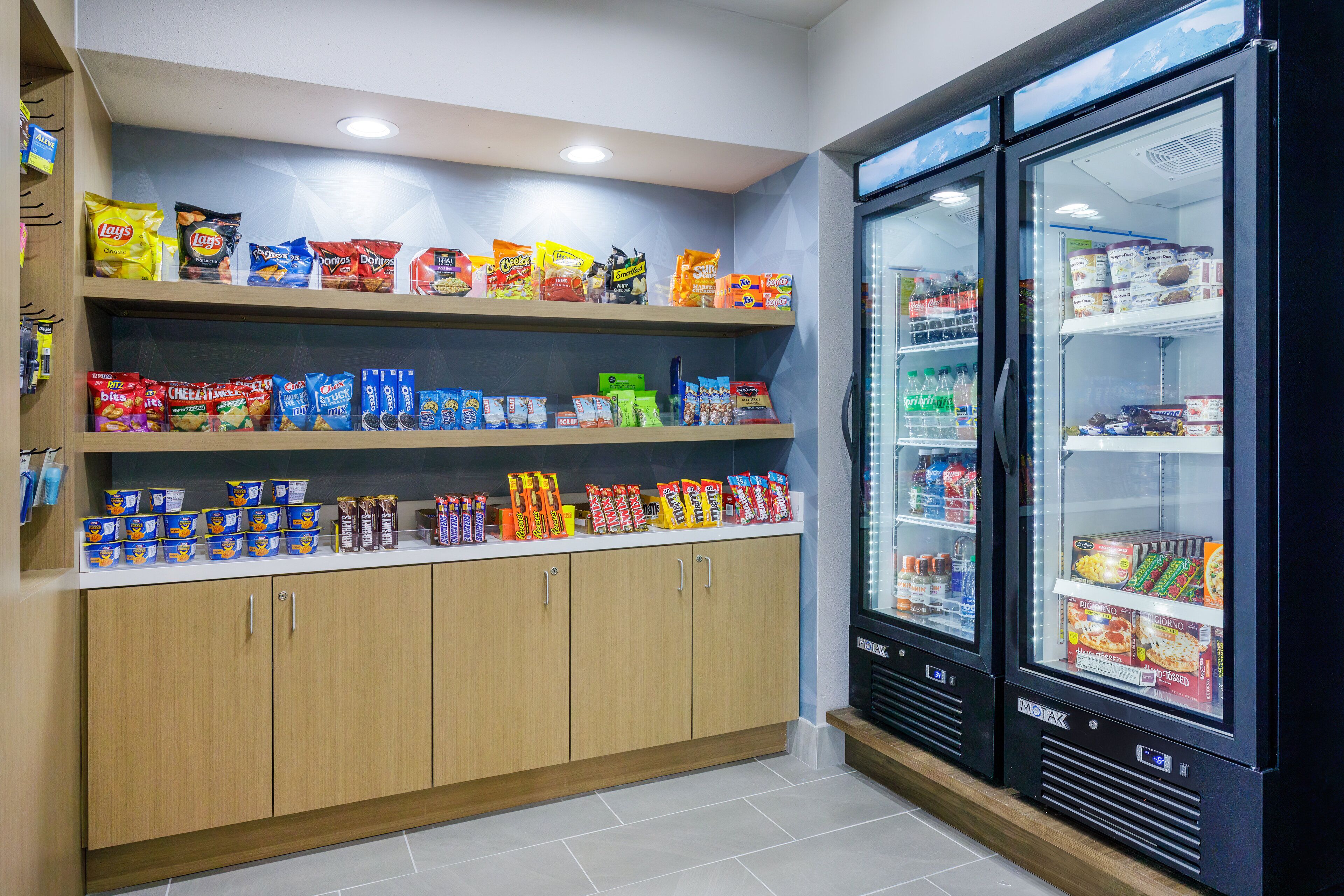 Photo - Holiday Inn Express & Suites Tampa Stadium – Airport Area by IHG