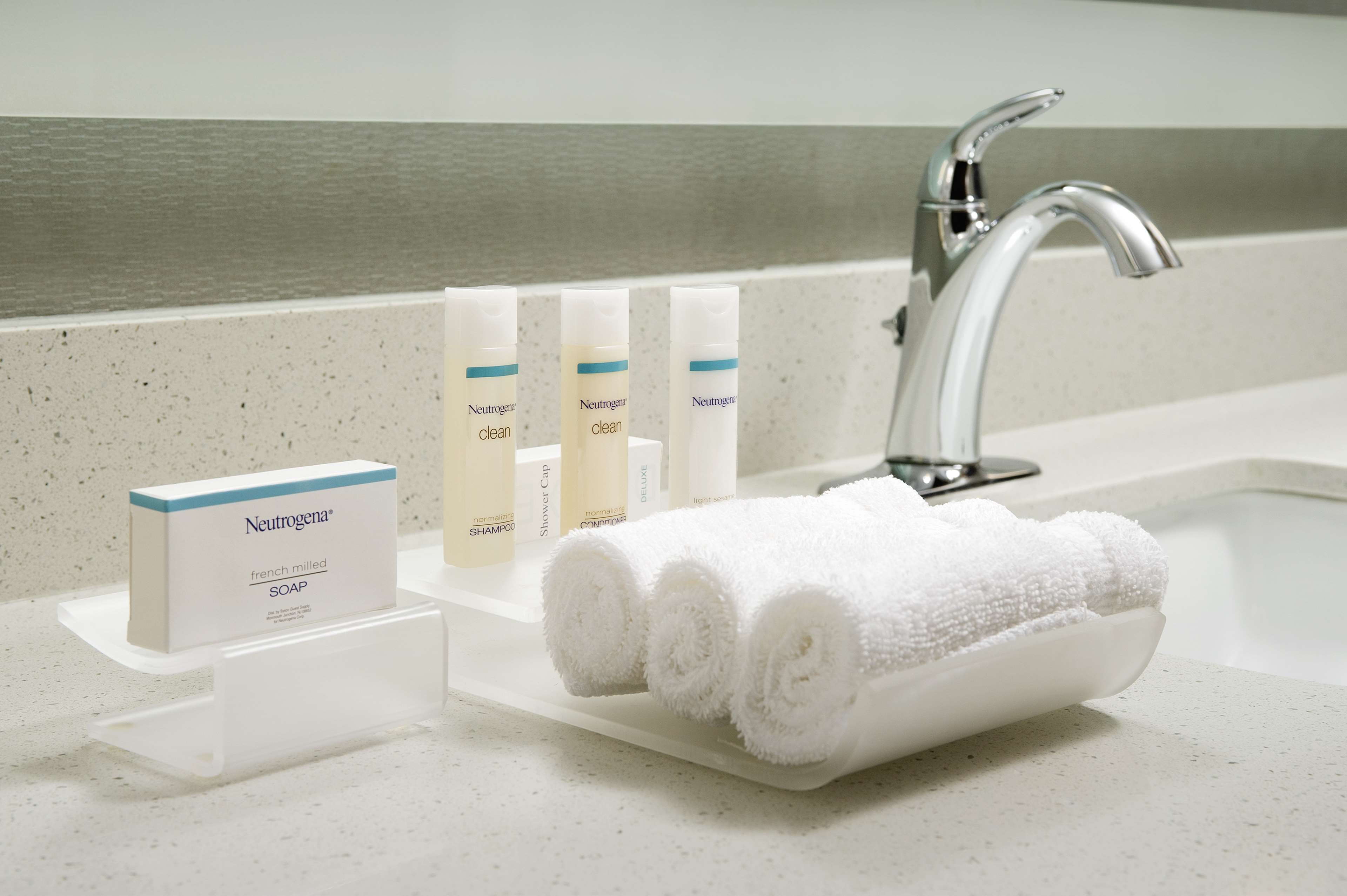 combined shower/bathtub, free toiletries, hair dryer, towels