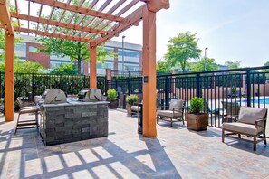 BBQ/picnic Area - Homewood Suites by Hilton Gaithersburg/ Washington, DC North (Gaithersburg)