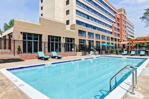 Piscina externa sazonal