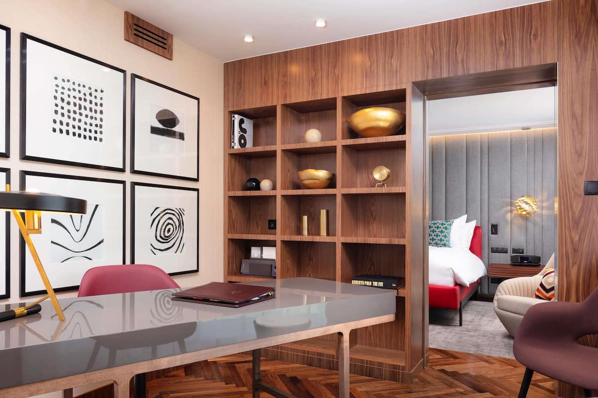 Suite, 1 cama King size, sauna | Ropa de cama de alta calidad y caja de seguridad en la habitación