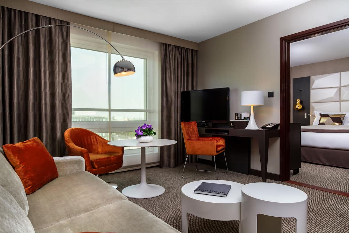 Hochwertige Bettwaren, Zimmersafe, Verdunkelungsvorhänge