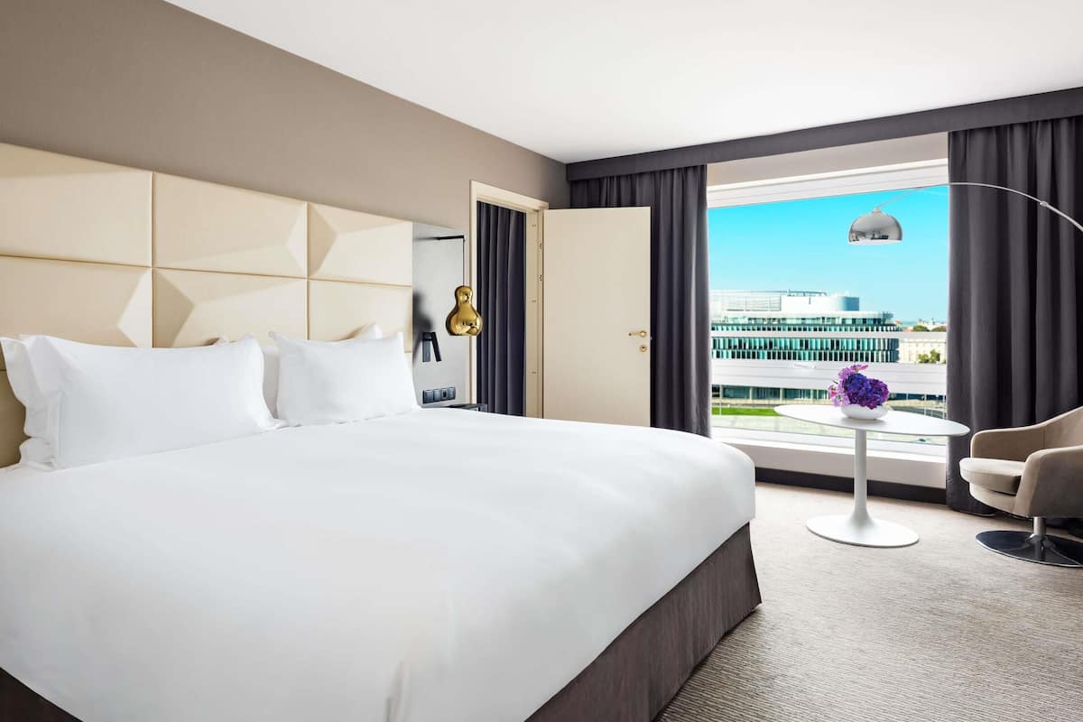 Suite, 1 très grand lit (Pilsudski Square View) | 1 chambre, literie de qualité supérieure