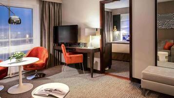 Premium bedding, in-room safe, blackout curtains, soundproofing
