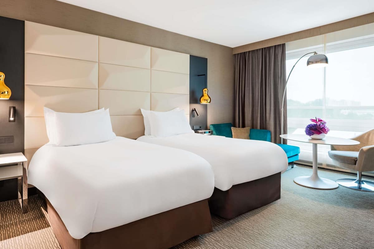 Hochwertige Bettwaren, Zimmersafe, Verdunkelungsvorhänge