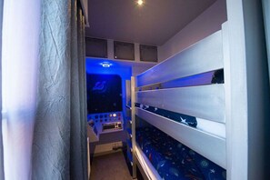 Quarto família | Roupas de cama antialérgicas, cofres nos quartos