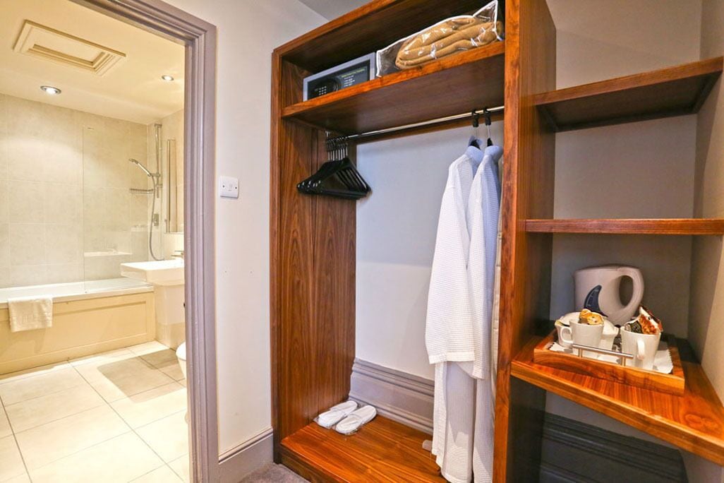 junior suite | hypo-allergenic bedding, in-room safe, individually decorated