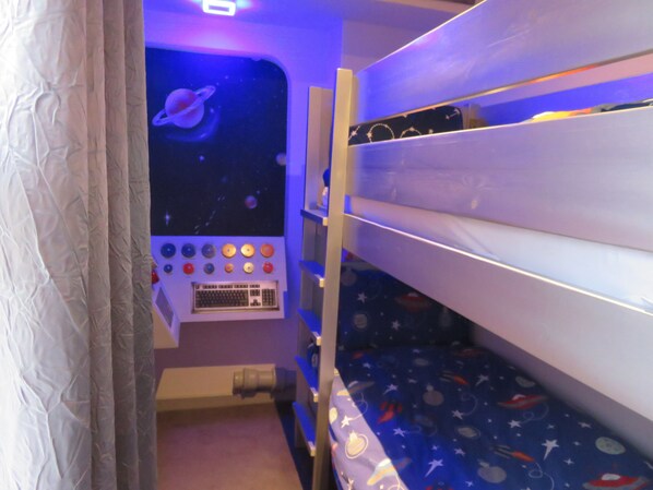 Family Room, 1 double and 1 bunk bed | Children's theme room