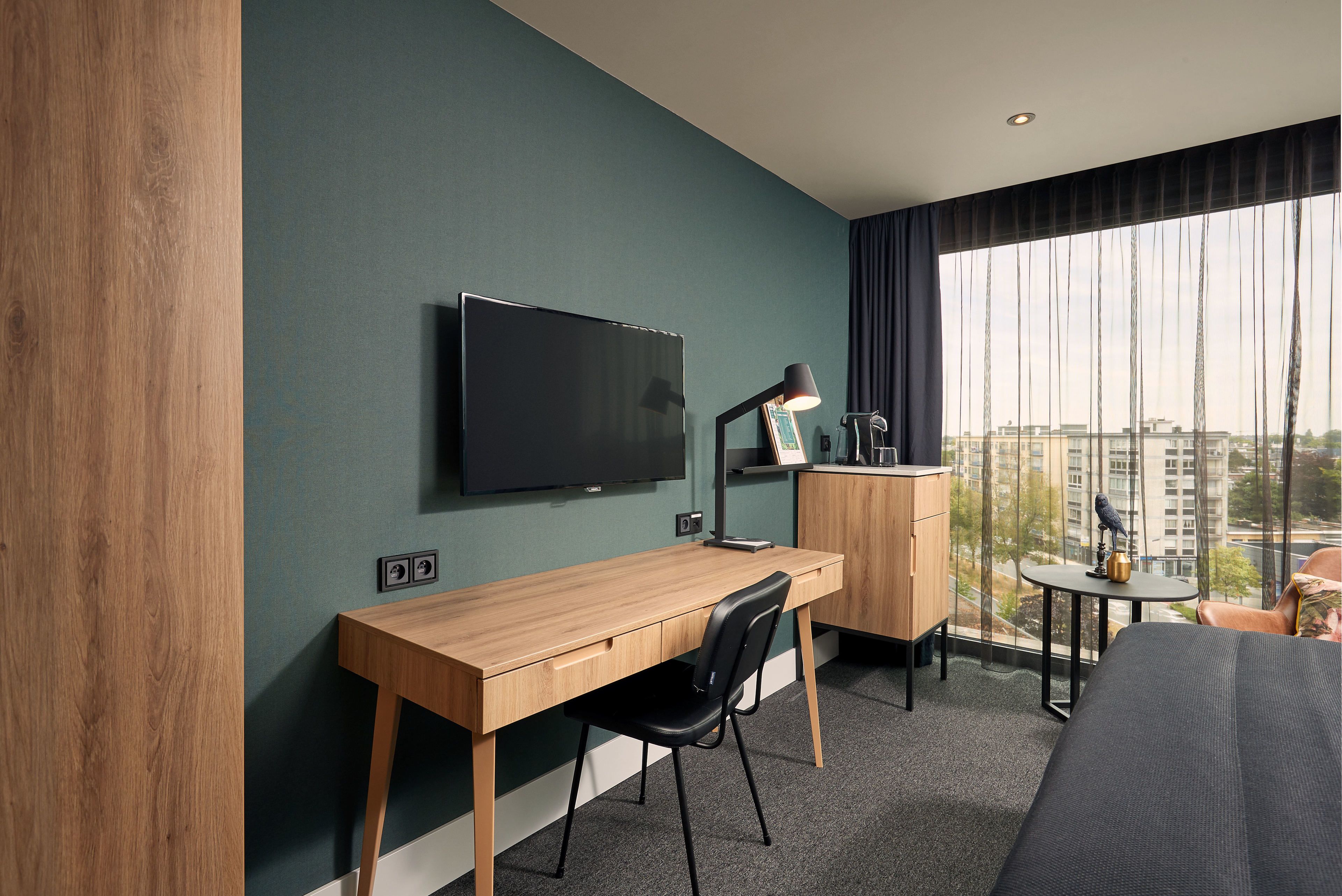 comfort room | 1 bedroom, in-room safe, desk, laptop workspace