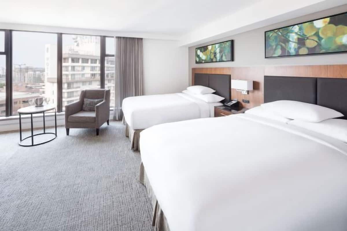 Premium bedding, in-room safe, desk, laptop workspace
