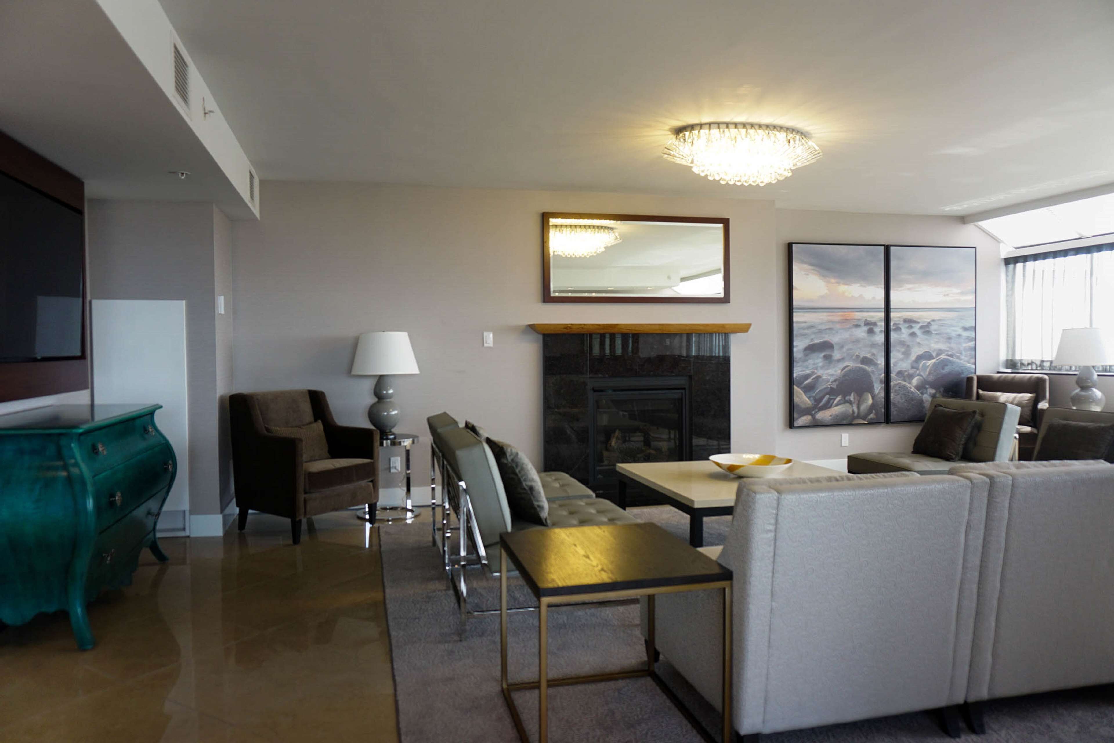 suite, 1 king bed, non smoking | premium bedding, in-room safe, desk, laptop workspace