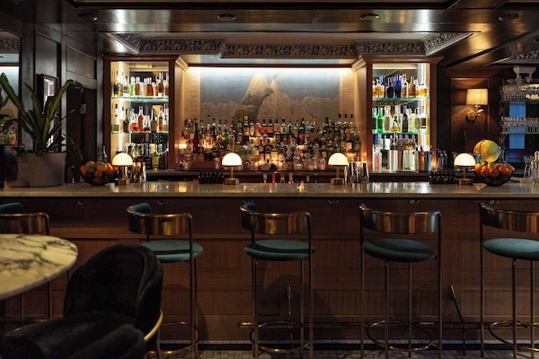 Cocktail bar