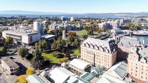 A large building with a prominent dome and a smaller adjacent structure with a flat roof. - DoubleTree by Hilton Hotel & Suites Victoria (Victoria)