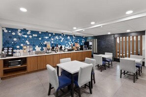 Petit déjeuner complet compris tous les jours