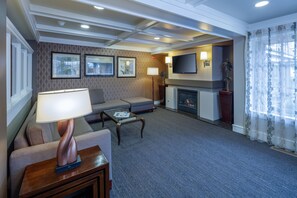 Lobby sitting area - Red Lion Hotel Bellevue (Bellevue)