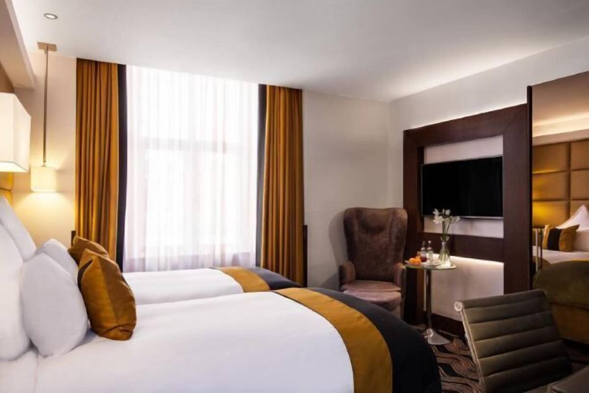 Premium bedding, minibar, in-room safe, desk