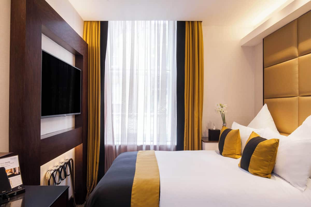 Economy Double Room | Premium bedding, minibar, in-room safe, desk