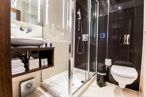 Hair dryer, towels - Montcalm Piccadilly Townhouse, London West End (London)