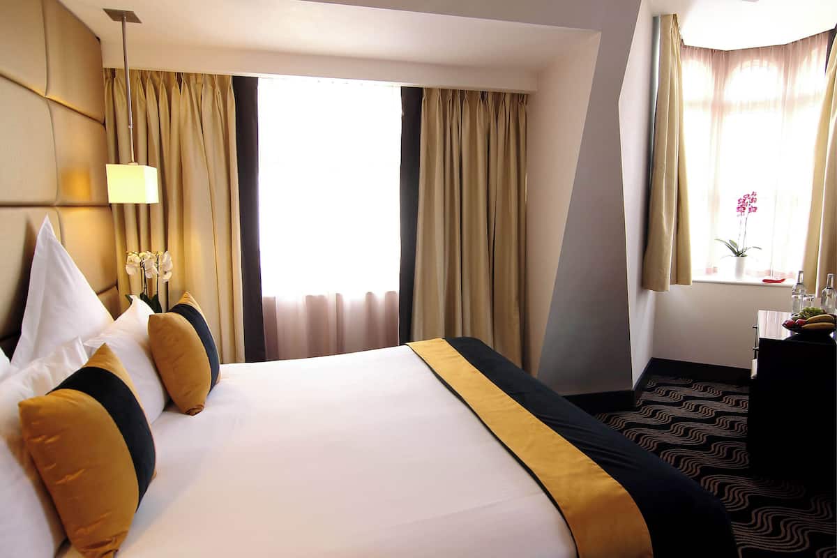 Junior Suite | Premium bedding, minibar, in-room safe, desk