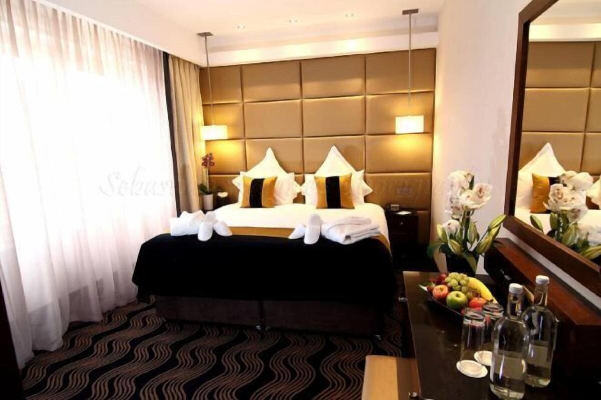 Premium bedding, minibar, in-room safe, desk