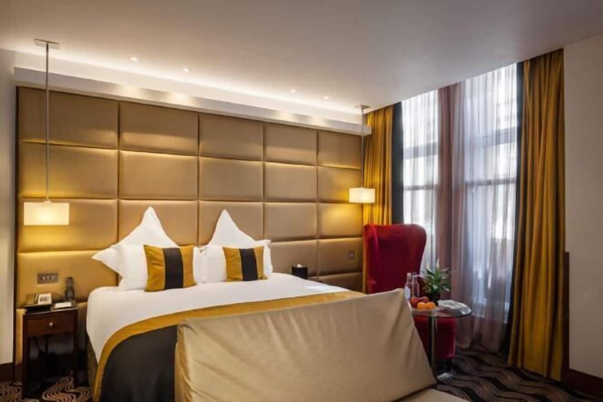 1 bedroom, premium bedding, minibar, in-room safe