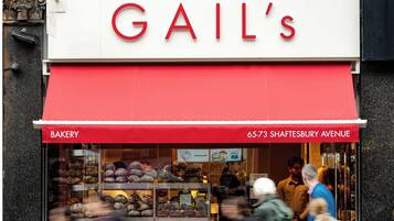 Päivittäinen mukaan otettava aamiainen maksusta